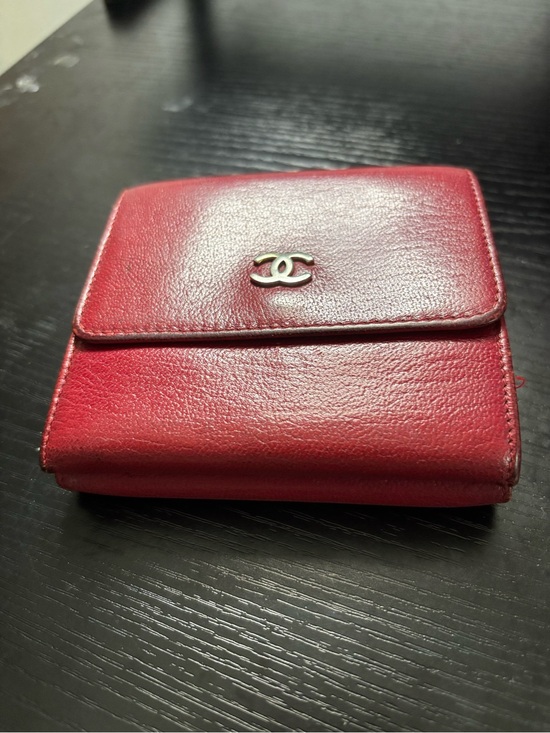 CHANEL Handbags - Authentic Vintage Chanel Red Leather Compact Wallet CC Logo w/ Hologram included